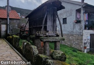 Casa/Arrecadao em Pedra com Espigueiro - Lazarim,Lamego