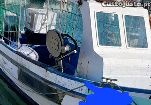 Barco japonês com 7.30 e licenças de Pesca tudo em dia.