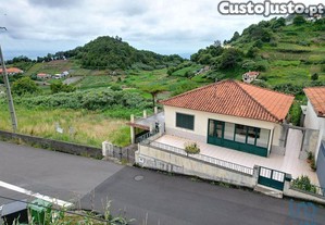 Casa / Villa T2 em Santana de 2890,00 m²