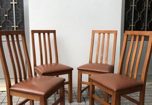 mesa com cadeiras