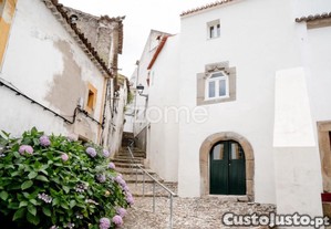 Casa Pátio T2+2 À Fonte Da Vila No Centro...