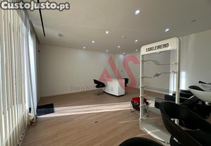 Investimento - Loja Para Comrcios/Servios Em Azurm, Guimares, Braga, Guimares