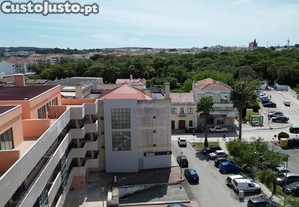 Estacionamento + Arrumo junto à Praça do Município do Bombarral
