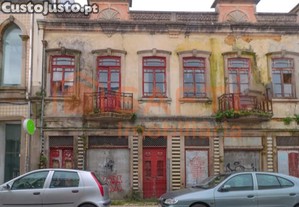 Edificio Para Reabilitar No Centro De Ovar Com...