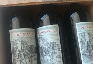 Três garrafas de vinho Tinto "Pêra Manca 2005"