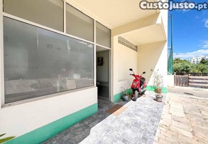 Loja Dentrio em excelente estado Portimo
