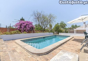 Espetacular Moradia T4 com Piscina e Vista para a Montanha