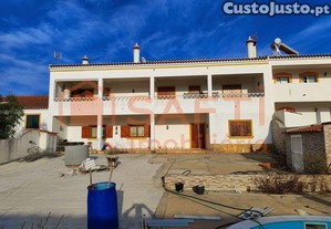 Moradia Inserida Num Terreno Com 1100M2