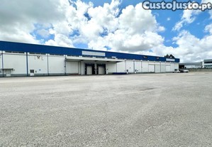 Armazém Com 2 000 M2 Com Bons Acessos