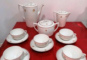 Lindo conjunto de chá para 5 pessoas em porcelana da fábrica Vista Alegre VA