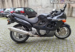 Suzuki GSX 750 F como nova