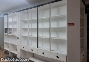 Armarios de uma antiga mercearia