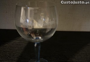 copo de gin transparente