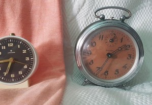 2 Relógios despertadores de corda Junghans e Bayar