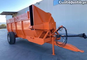 reboque espalhador matria orgnica ( estrume) para tractor