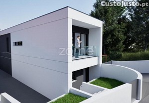 Moradia T2 Isolada Com Jardim E Garagem