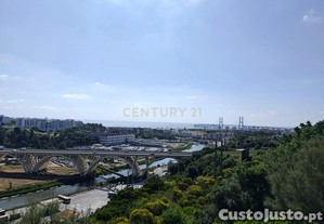 Apartamento T3 com vista da Varanda sobre o Rio Tejo nos Terraços da Ponte Sacavém