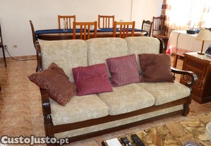 Conjunto de Sofás Antigos (Sofá 3L + Poltrona)