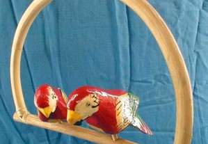 Argola com papagaio de madeira 24x24cm