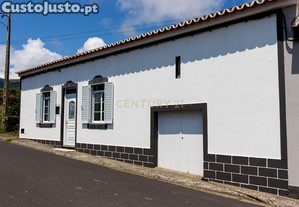 Moradia T2 com garagem na Lomba do Botão   Povoação