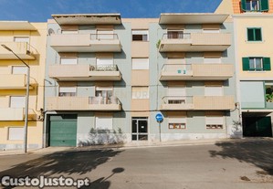 Apartamento T3 com 113m e varanda localizado no Centro da cidade do Cartaxo