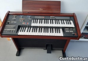 Orgo eletrnico Yamaha MC200
