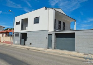 Casa T4 em Coimbra de 196,00 m²