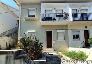 Apartamento T2+1 renovado com espao exterior e arrumo