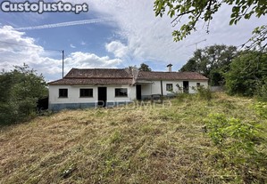 Moradia v3 com projeto em aprovação, pinhel, ourém