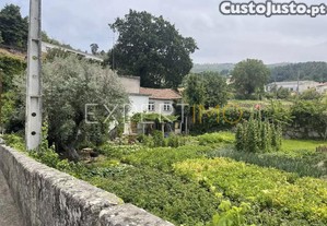 Moradia para habitao, com terreno, situada em So Paio, muito prxima da cidade de Gouveia