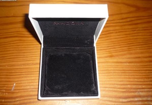 Caixa Pandora preta de pulseira com almofadinha