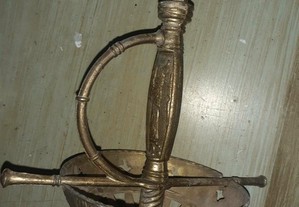 espada antiga em bronze bom estado