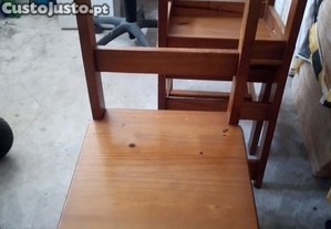Mesa com tampo em granito com 4 cadeiras