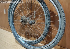 Par de Rodas 26 Shimano + Pneus Innova 26x1.75 2068 BK