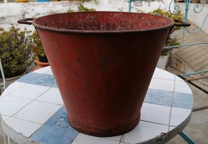 balde/cesto de vindimas antigo em chapa