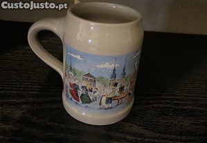 caneca com bonecos