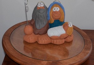 Presépio Monobloco, com três personagens Peça artesanal em cerâmica