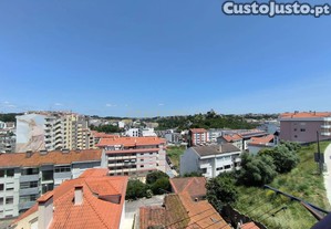 Espaçoso T3 Em Leiria Com 2 Casas De Banho E Boa Localização - Reservado