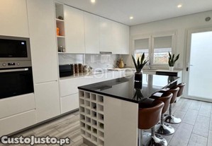 Moradia T4 Semi-Nova C/ Terraço - Jardim Em...