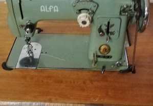 Maquina de costura marca Alfa