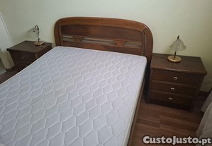 Cama + Colchão + Mesas de Cabeceira