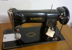 Máquina de Costura Singer