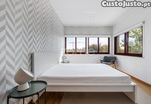 Apartamento T2, Orientado A Sul E Poente, Rua...