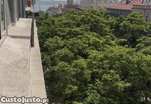 Quartos para estudantes -em frente ao ISEG-avenida D. Carlos I 146