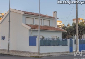 Moradia isolada T2 em São Domingos de Rana de 120 m²