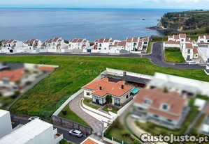 Estilo e Localizao em Harmonia   Moradia T4 Junto  Praia do Degredo