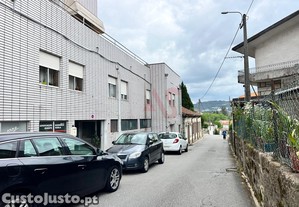 Armazém Com 113 M² No Centro De Vizela. Ideal Para Armazenamento Ou Atividade Industrial., Braga, Vizela