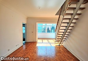 Apartamento T3+1 duplex com vista desafogada e muita luz Natural á Praça de Londres