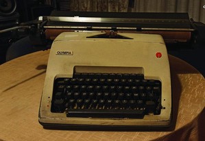 Mquina de escrever Olympia