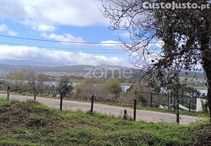 Terreno Com Vistas Deslumbrantes Sobre O Rio...